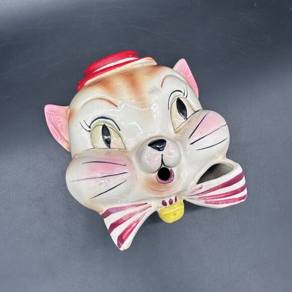 Vintage Kitsch Cat String Scissors Holder Anthropomorphic Wall Pocket 50s Japan